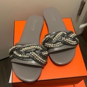 Embellished slide with pearls and rhinestones size 35